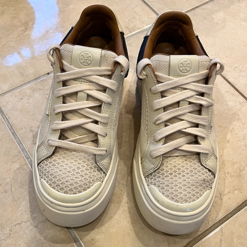 Tory Burch
Women's Ladybug Knit Sneakers size 7 - Picture 2 of 9